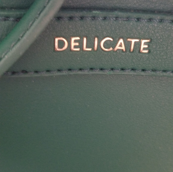 Medium bucket shoulder bag - Picture 4 of 4